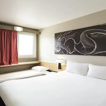 Bordeaux Cadera Aeroport מלון 3*