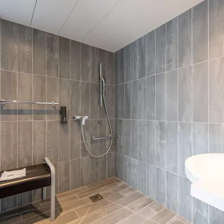 Bordeaux Cadera Aeroport מלון 3*