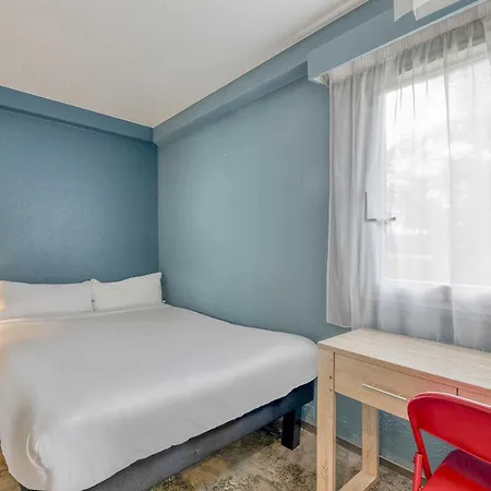 Bordeaux Cadera Aeroport מלון 3*