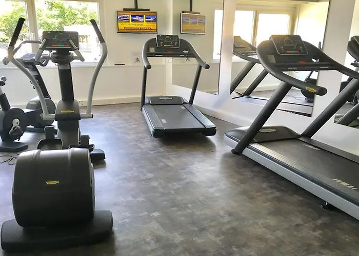 Bordeaux Cadera Aeroport Готель Мериньяк