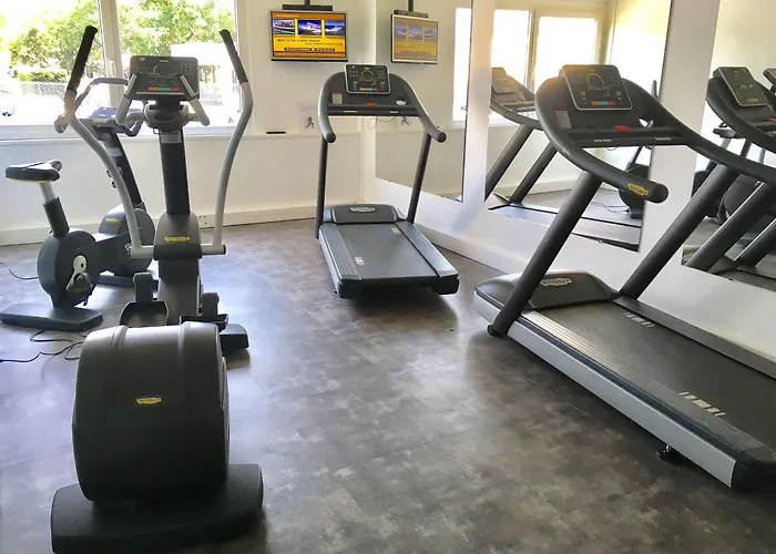 Bordeaux Cadera Aeroport Готель Мериньяк